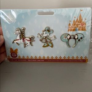 Minnie Mouse Main Attraction July Carousel Pin Set